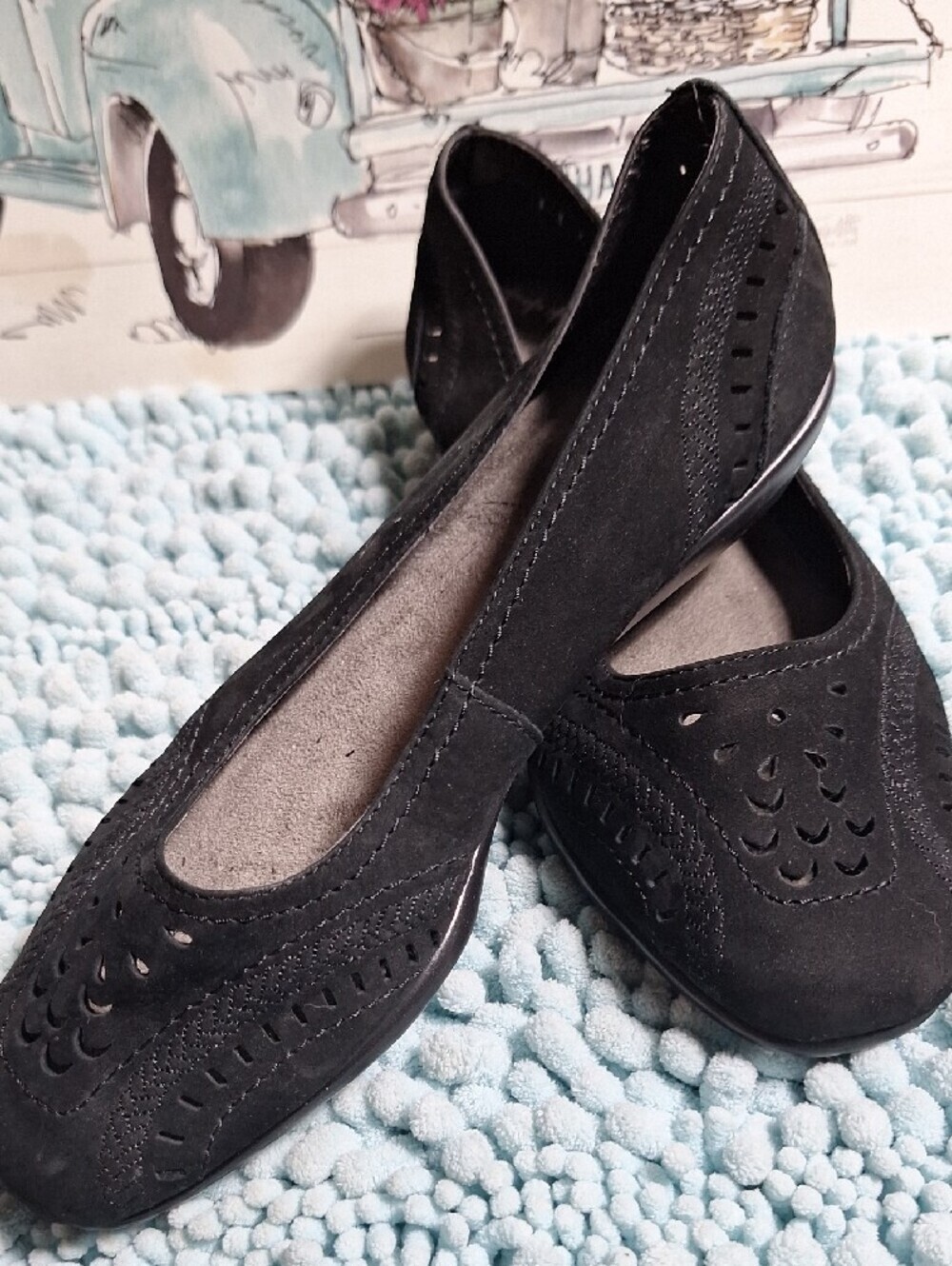 AEROSOLES Black Laser-Cut Suede Flats - Picture 2 of 7
